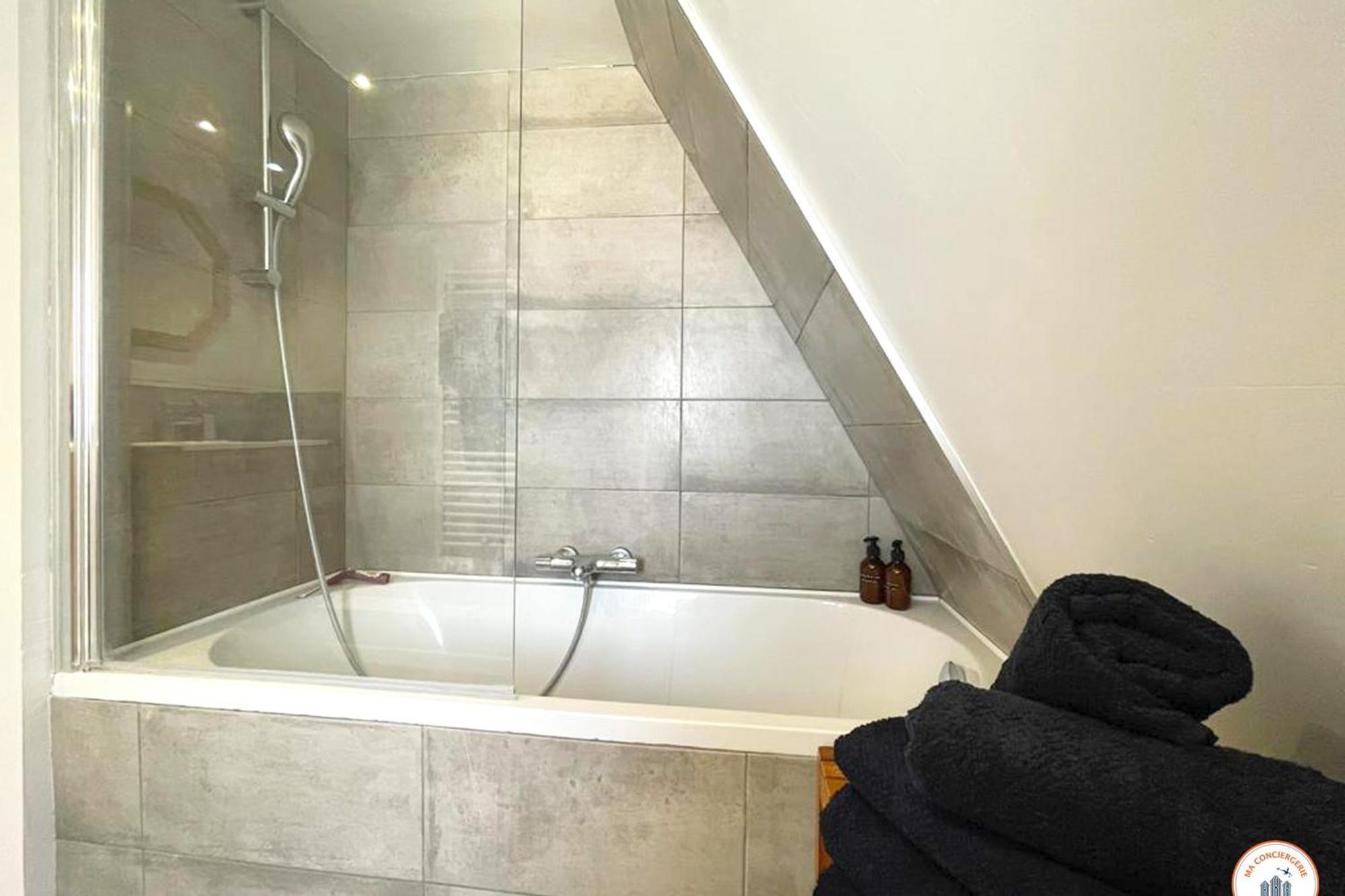 Le St-laurent - Magnifique Triplex - Calme Apartment
